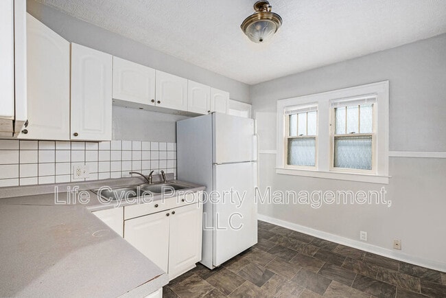 Building Photo - 346 Quimby St NE
