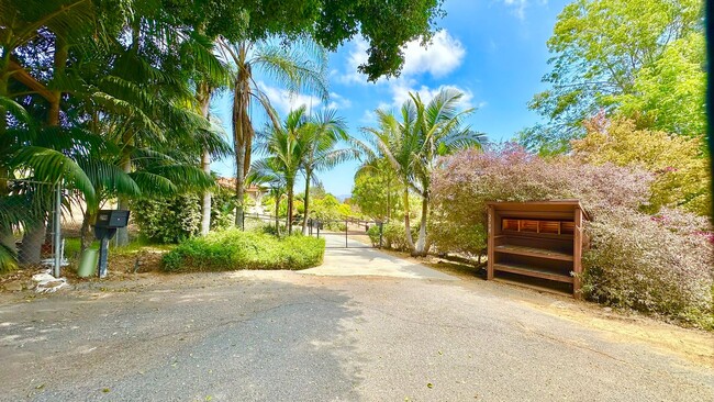 Building Photo - Amazing Location & Sprawling Country Living at its Very Best in this Beautiful Single-Story Home ...