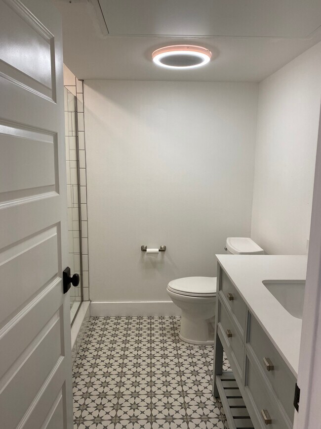Building Photo - 1801 Island Club Dr
