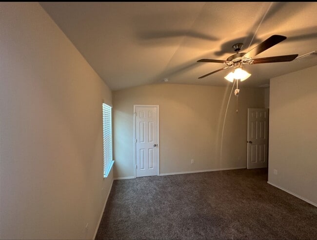 Building Photo - AVAILABLE NOW !