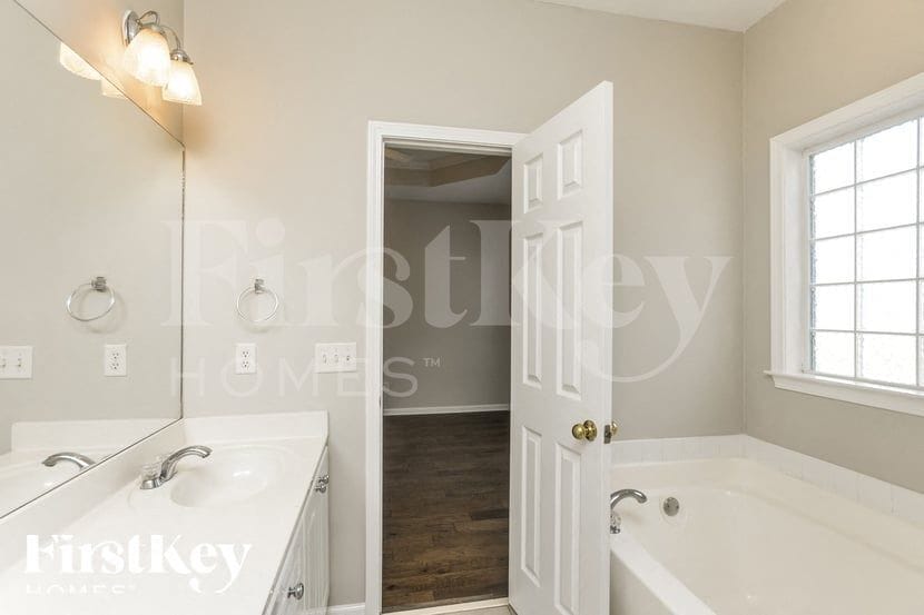 Building Photo - 442 Bentmoor Way