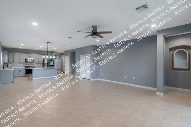 Building Photo - 12440 W Gini Ln
