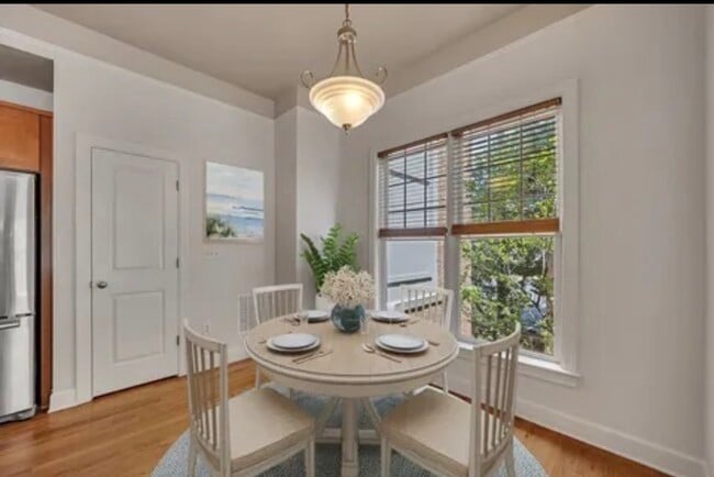 Building Photo - 1390 Dutch Valley Pl NE