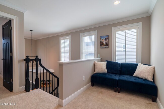 Building Photo - 5 Maria Ln