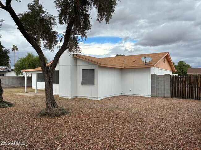 Building Photo - 4831 W Juniper Ave