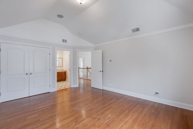 Building Photo - 420 Pine Manor Dr