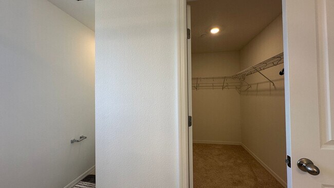 Building Photo - 8454 Sperry St