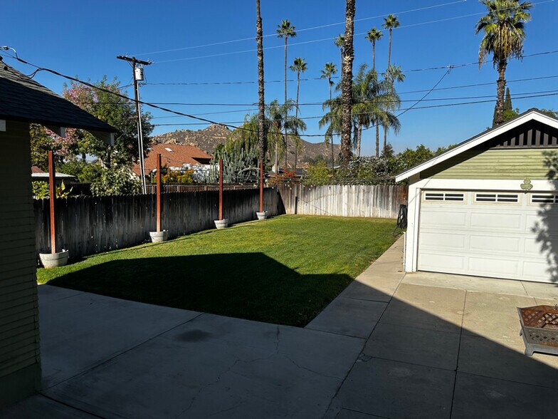 Building Photo - 4475 Larchwood Pl