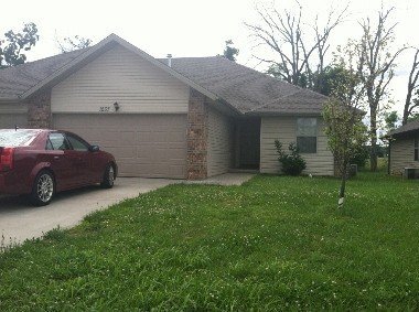 Building Photo - 1090 N Northwood Ave