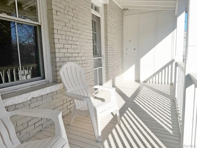 Building Photo - 19 Bridge St