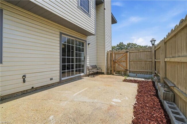 Building Photo - 317 Ferdinand Cir