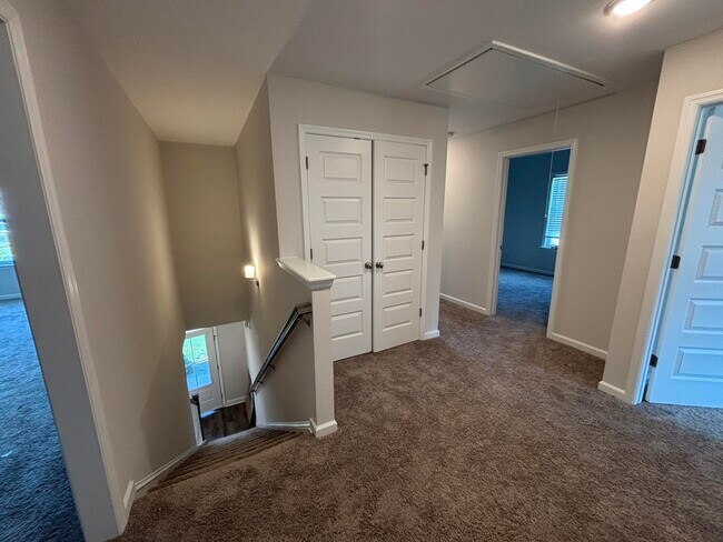 Building Photo - 2074 Limerick Ct