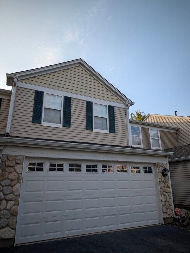 Building Photo - 2551 Oak Tree Ln