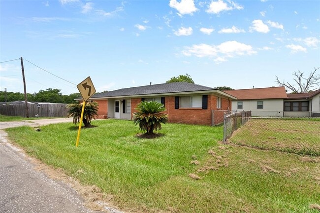 Building Photo - 815 Rugeley St