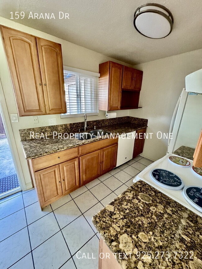 Building Photo - 159 Arana Dr