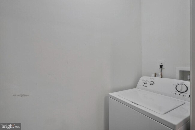 Building Photo - 277 4th Ave