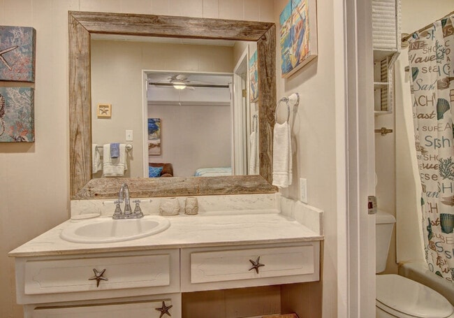 Building Photo - 704 Island Retreat Ct