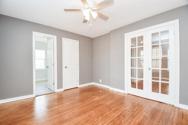 Building Photo - 1525 Studewood St