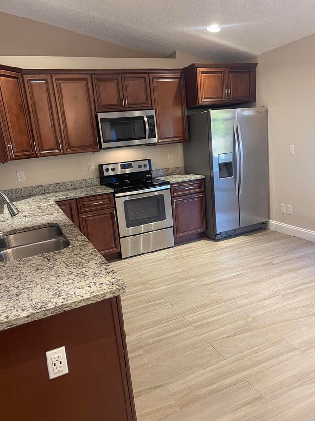 Building Photo - 1851 SW Inlander Ave