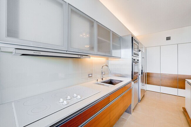 Building Photo - Veer Towers 1704E-One Bedroom Fully Furnis...