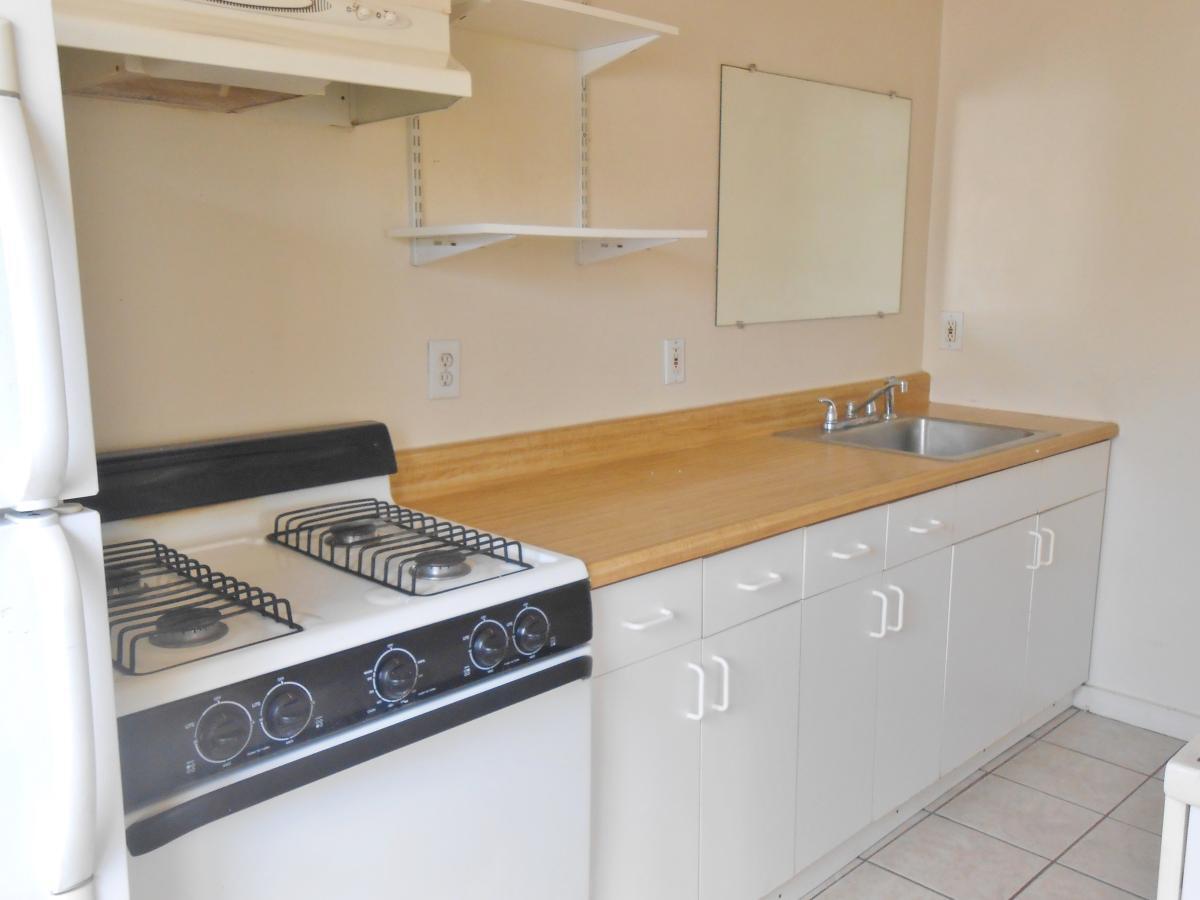 Kitchen - 615 E Knox Dr