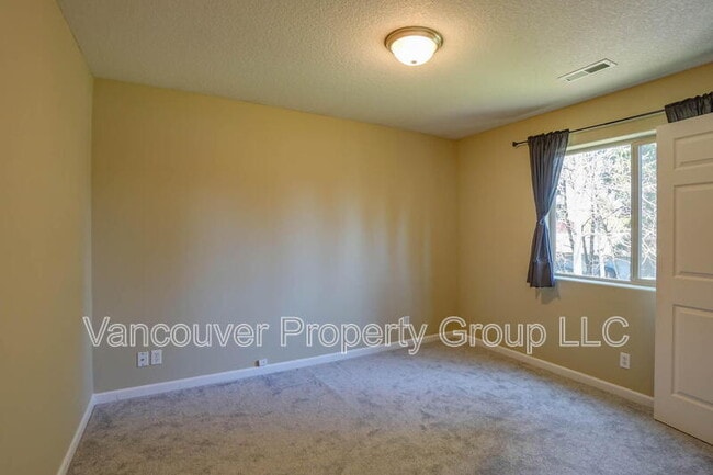 Building Photo - 2217 NE 94th Ct