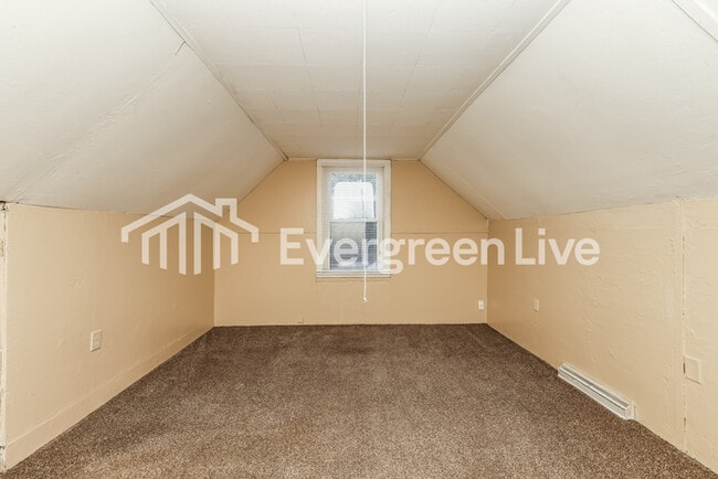 Building Photo - 124 E Lindberg Dr