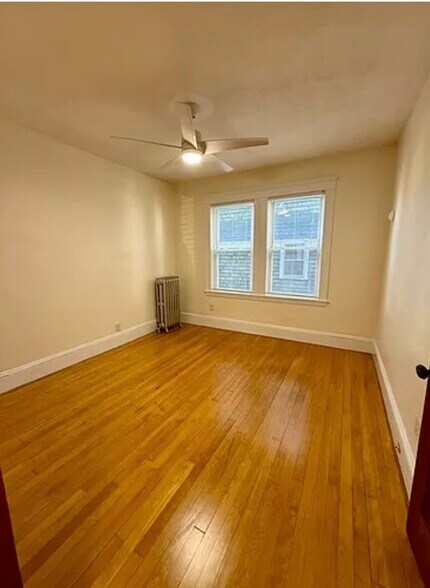 Building Photo - 389 School St