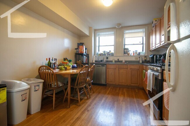 Building Photo - No Brokers Fee, heat, Hot Water Included, Garden Level Recently Renovated Unit, Laundry on a Site