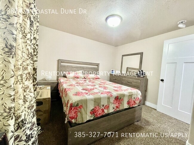 Building Photo - 3874 Coastal Dune Dr