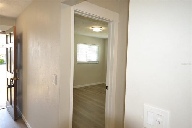 Building Photo - 746 Barbara St