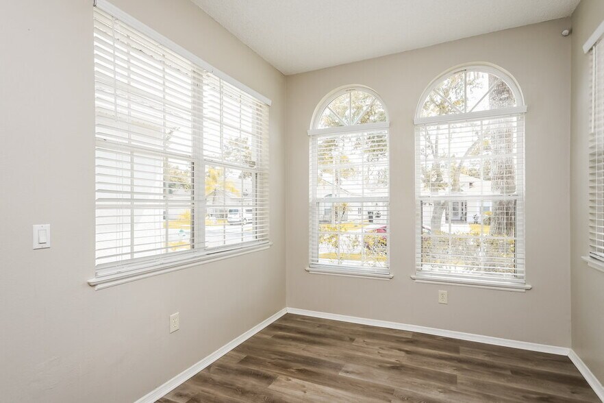 Building Photo - 1027 Lake Biscayne Way