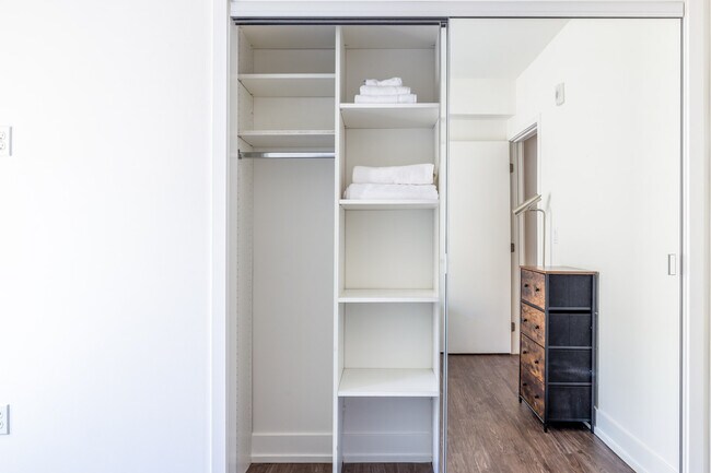 Building Photo - 409 Hayworth Ave