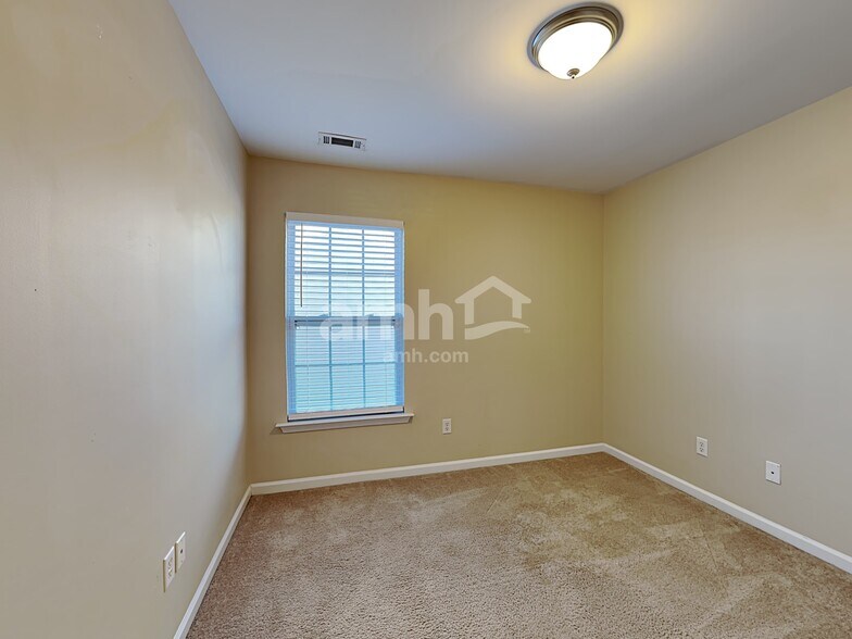 Building Photo - 17 Pfeiffer Ct