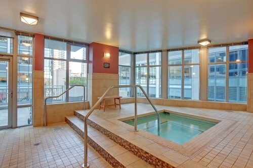 Building Photo - The Cosmopolitan - 1 bedroom + den