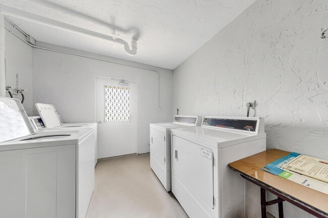 Building Photo - 3091 N Course Dr