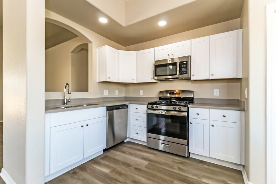 Building Photo - 16196 W Mesquite Dr