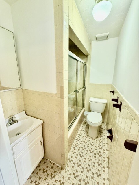Building Photo - 9 Thacher Ct