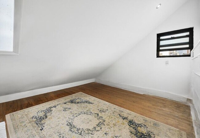 Building Photo - 2 bedroom in New York NY 10011