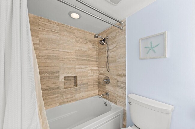 Building Photo - 209 N Fort Lauderdale Beach Blvd