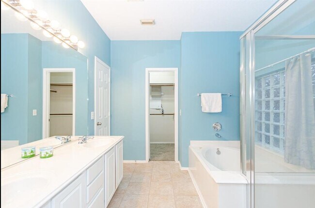 Building Photo - 6610 Treeline Dr