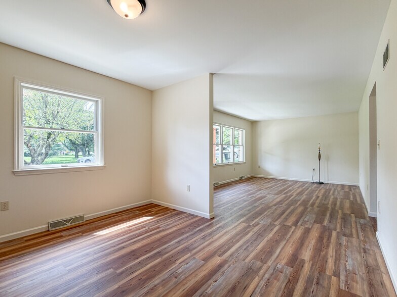 Building Photo - 340 Woodchuck Dr