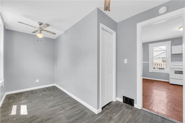 Building Photo - 3116 W 88th St
