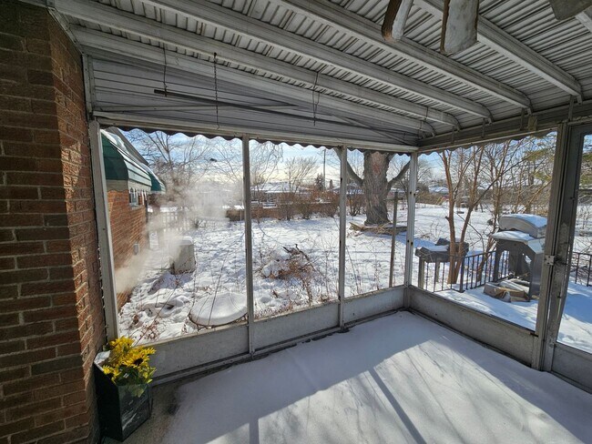 Building Photo - Come see your new home!