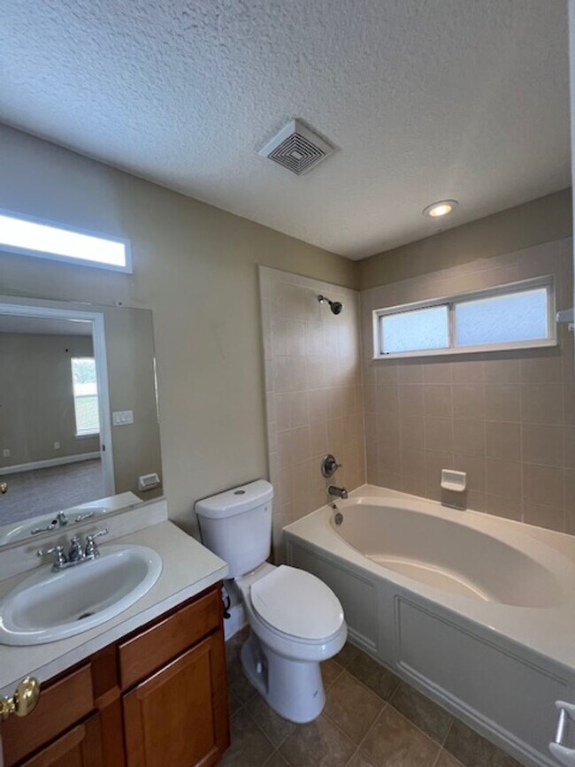 Building Photo - Oakleaf Home For Rent