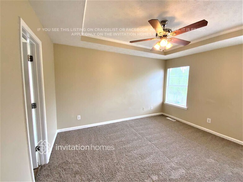 Building Photo - 222 Autumn Lake Way