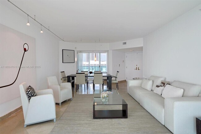 Building Photo - 5025 Collins Ave