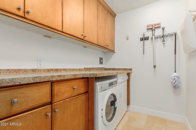 Building Photo - 7175 E Camelback Rd