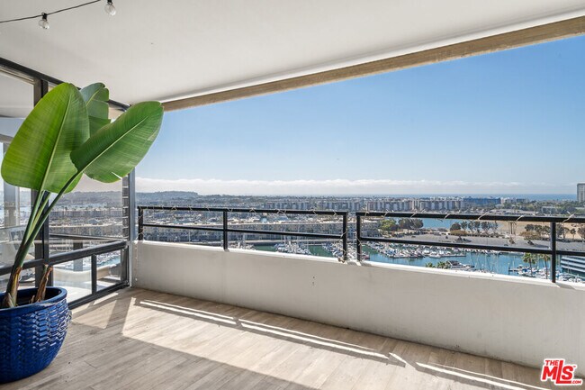 Building Photo - 4314 Marina City Dr