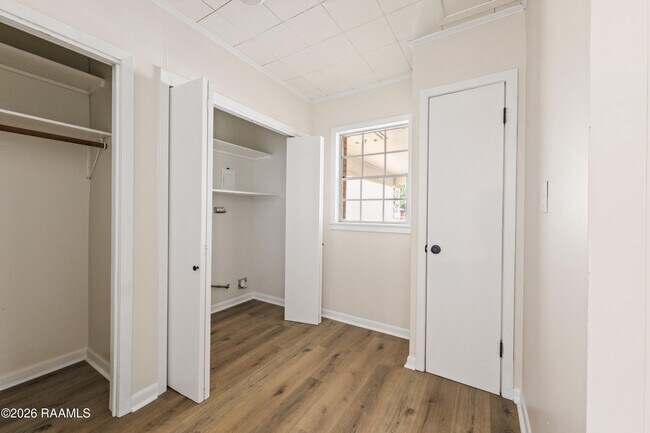 Building Photo - 240 N College Rd